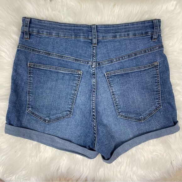 H & M divided | Stretchy denim shorts 10 light blue. - Picture 2 of 3